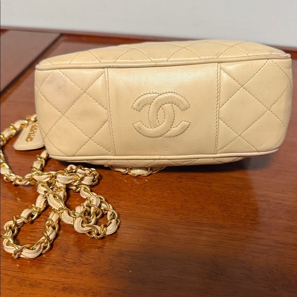 Chanel Beige Quilted Crossbody Bag with Gold Chain - Picture 3 of 15